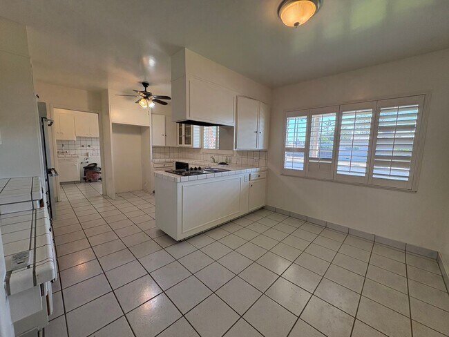 Building Photo - 341 N Garden Dr