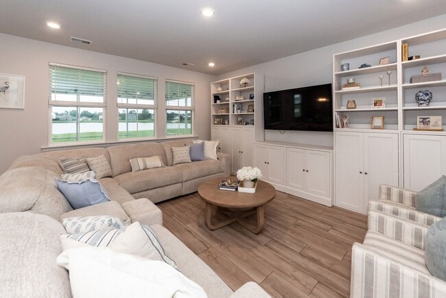 Building Photo - 6976 Pumpkinseed Dr