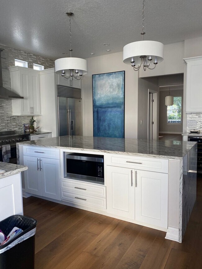 Building Photo - 204 Reserve Place