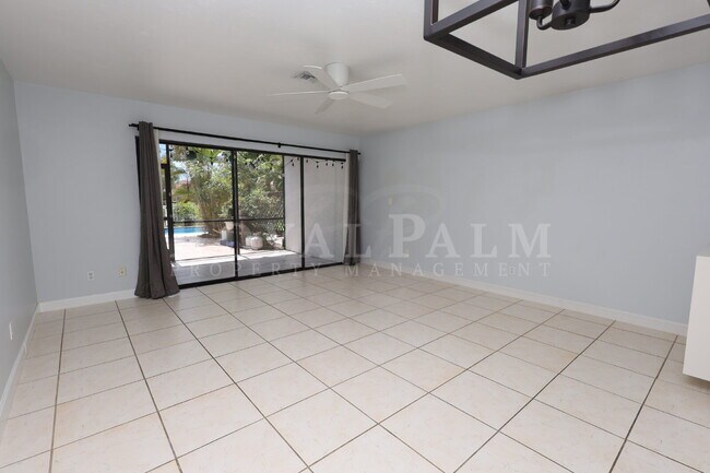 Building Photo - 2 Bed, 2.5 Bath Townhouse with Balcony, Pool & Prime Bonita Springs Location