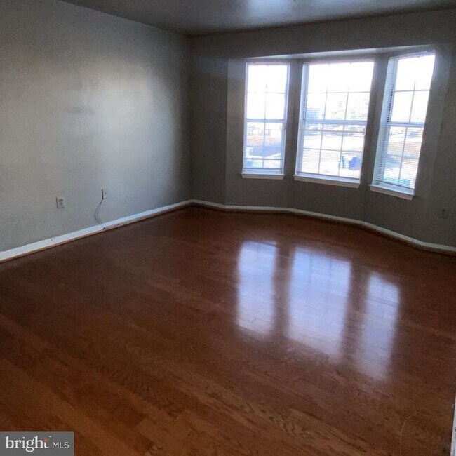 Building Photo - 2071 Alice Ave