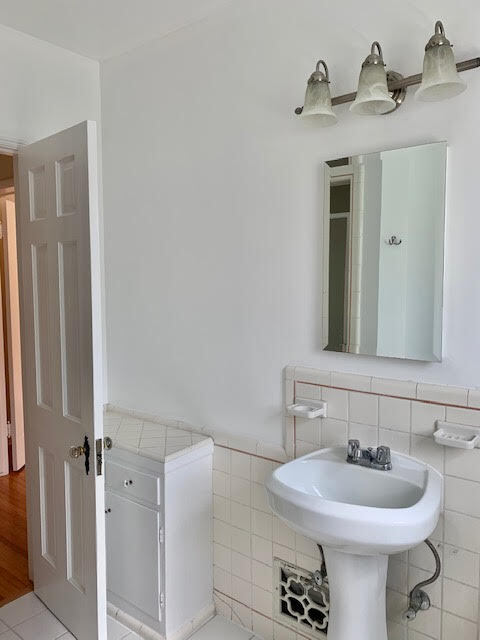 bathroom - 356 S La Jolla Ave