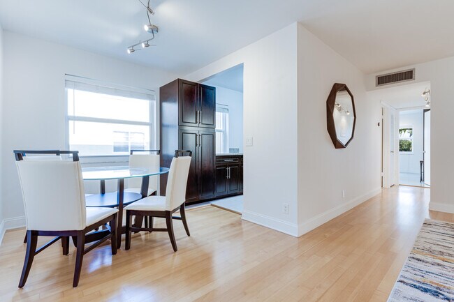 Building Photo - 509 Capri Dr