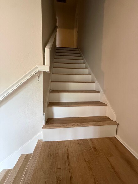 Building Photo - 610 Butternut Dr