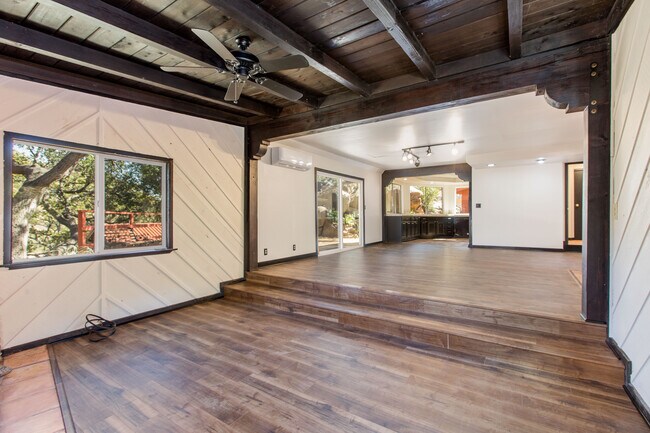 Building Photo - 7846 Lilac Ln