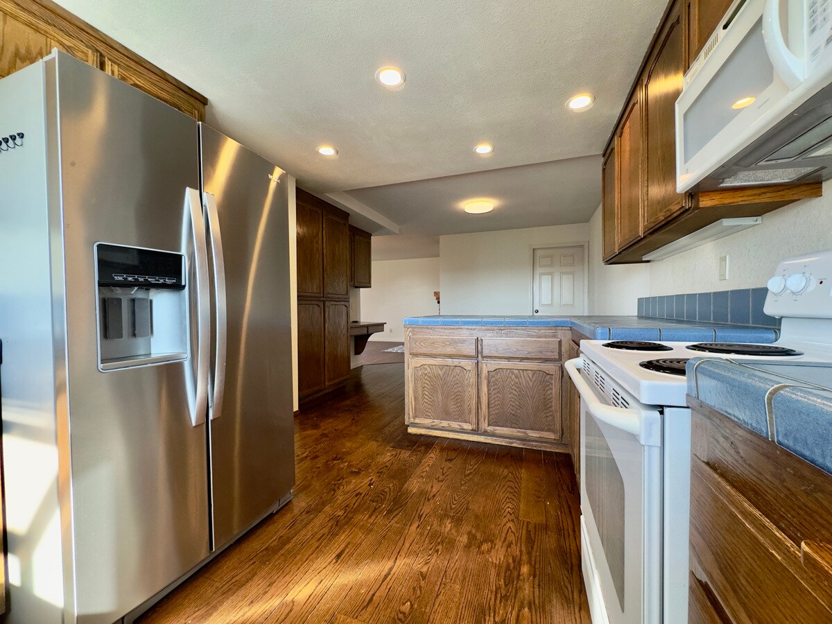 Building Photo - 2221 Pinehurst Way