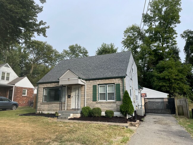 Building Photo - Beautiful 3-4 Bedroom 2 Bathroom Home