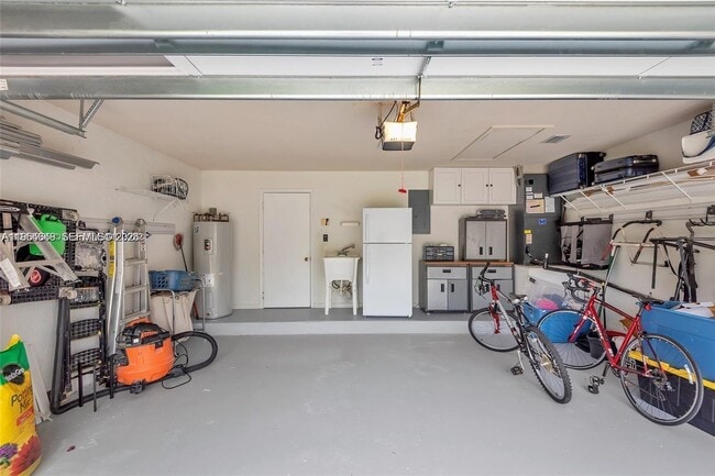 Building Photo - 1800 Water Ridge Dr