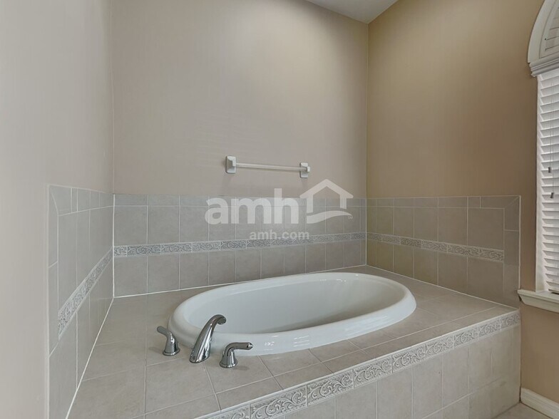 Building Photo - 6648 Thackston Dr