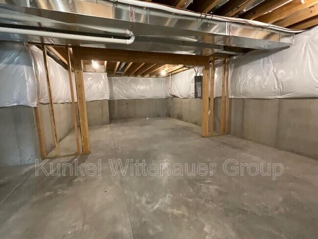 Building Photo - 812 Applewood Creek Dr