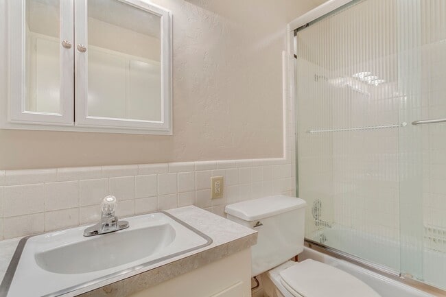 Building Photo - 1741 N Walnut Ave