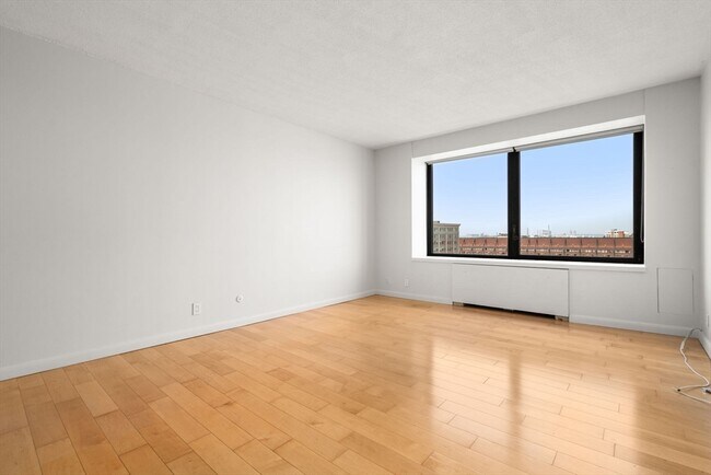 Building Photo - 85 E India Row