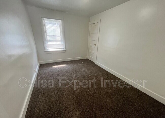 Building Photo - 1209 W Wildwood Ave