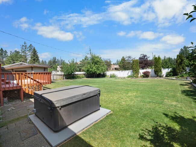 Building Photo - Spacious 4-Bedroom Pet-Friendly Home in North Spokane