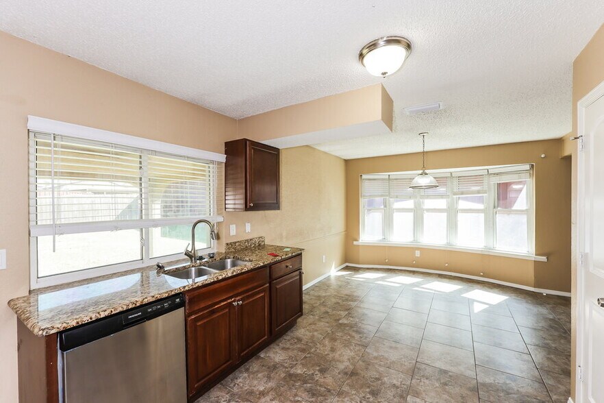 Building Photo - 1712 Choctaw Dr