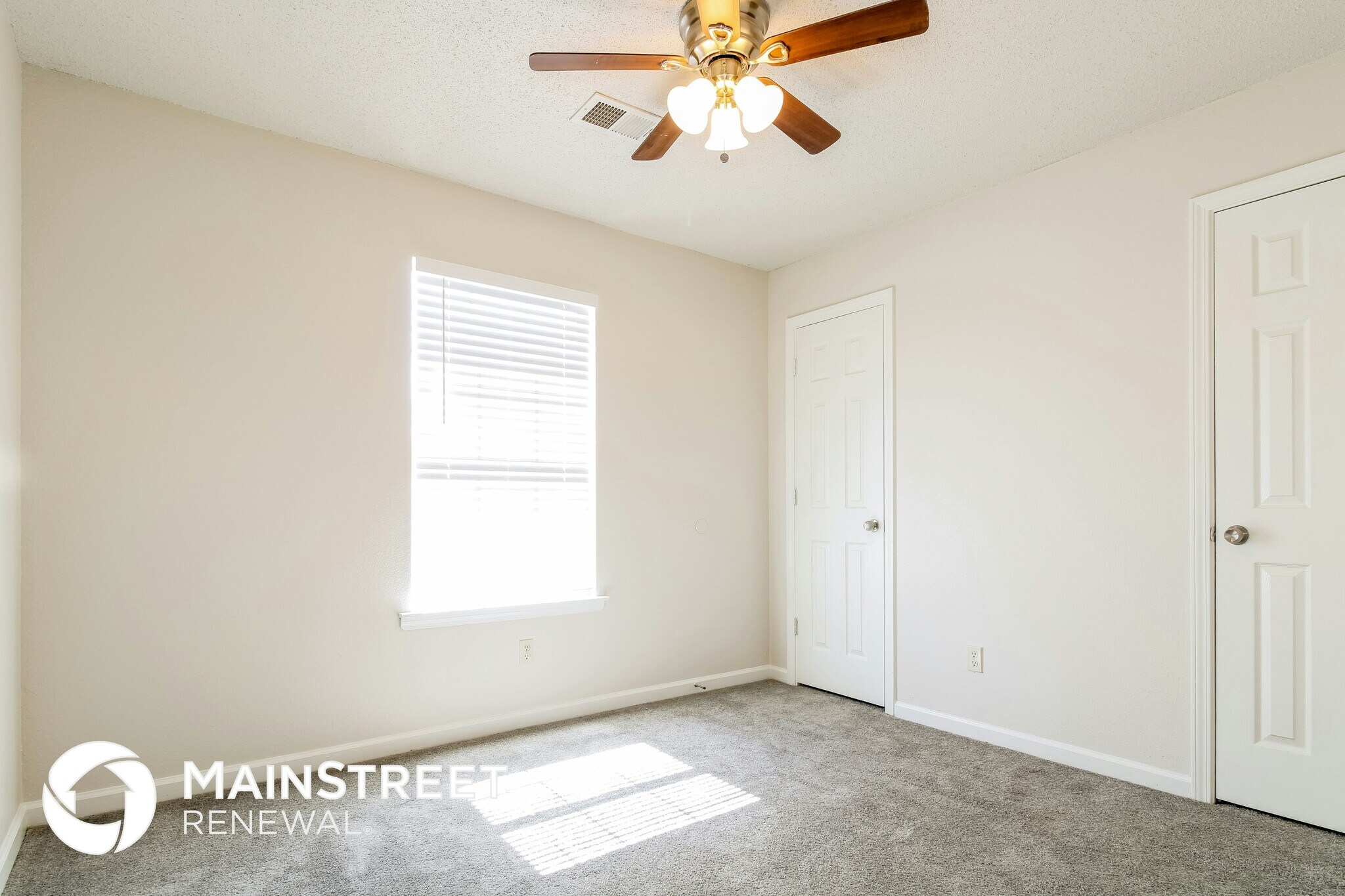 Building Photo - 4660 Royal View Dr