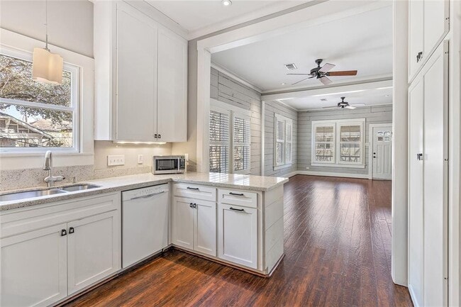 Building Photo - 809 Woodrow St