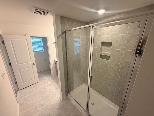 Building Photo - Brand New Townhome in Highland Creek Area!