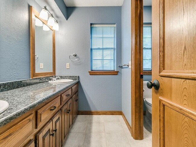 Building Photo - *Rare Find* Stunning Brookhaven 4 Bed 2.5 ...