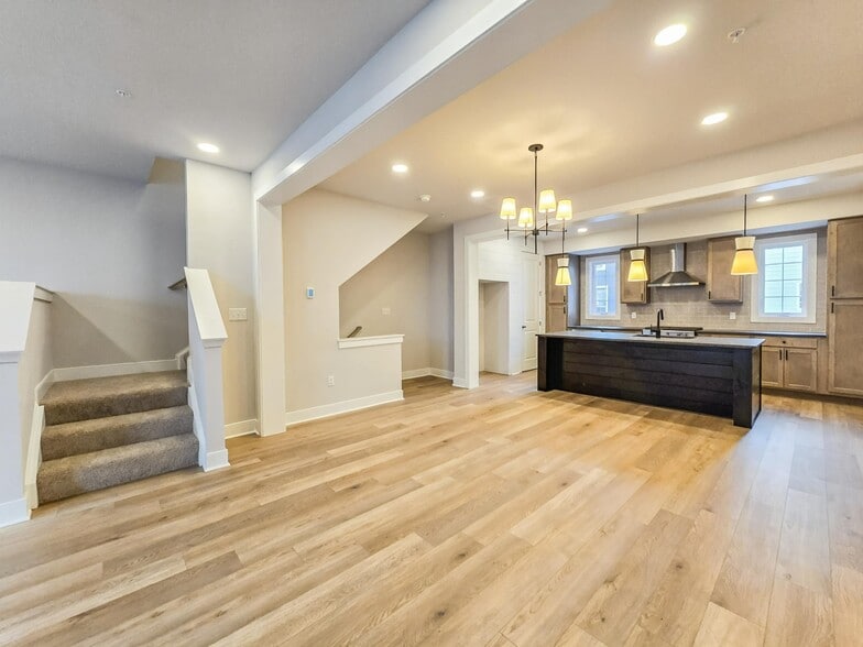 Building Photo - 305 Frederick Way