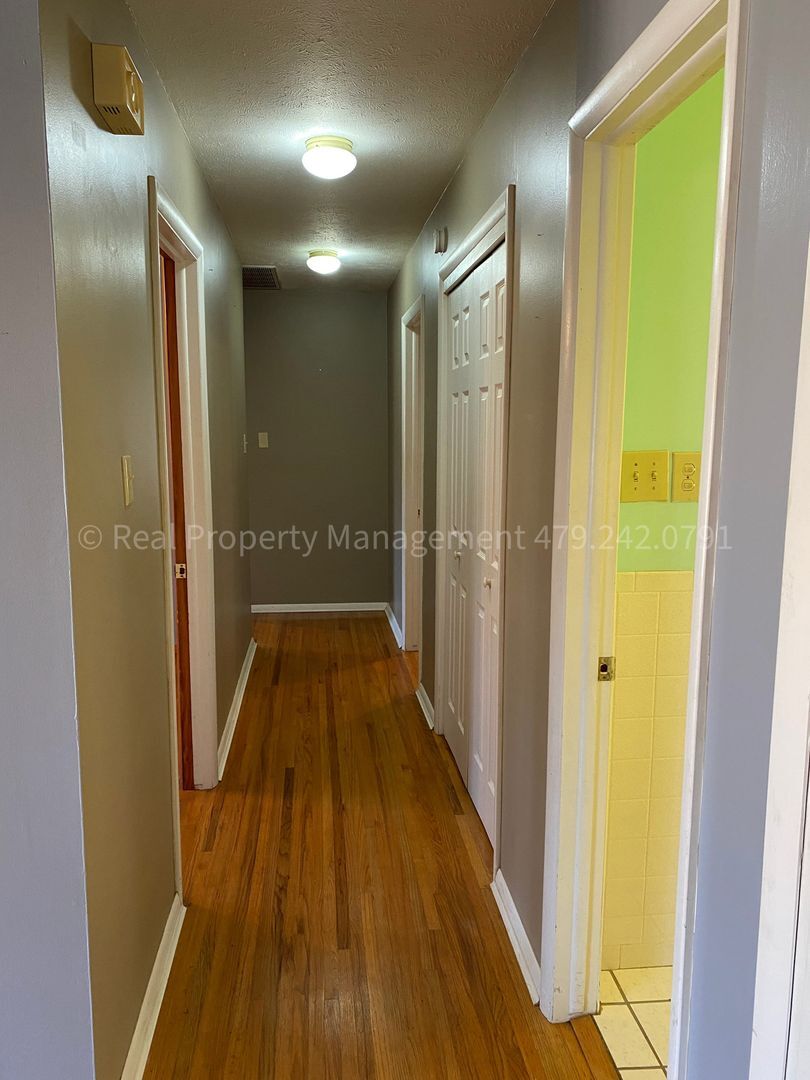 Building Photo - 1901 S 72nd St