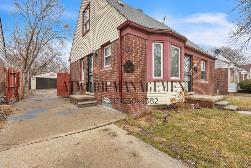 Building Photo - This beautifully updated 4-bedroom, 2-bath single-family home is ready for move-in!