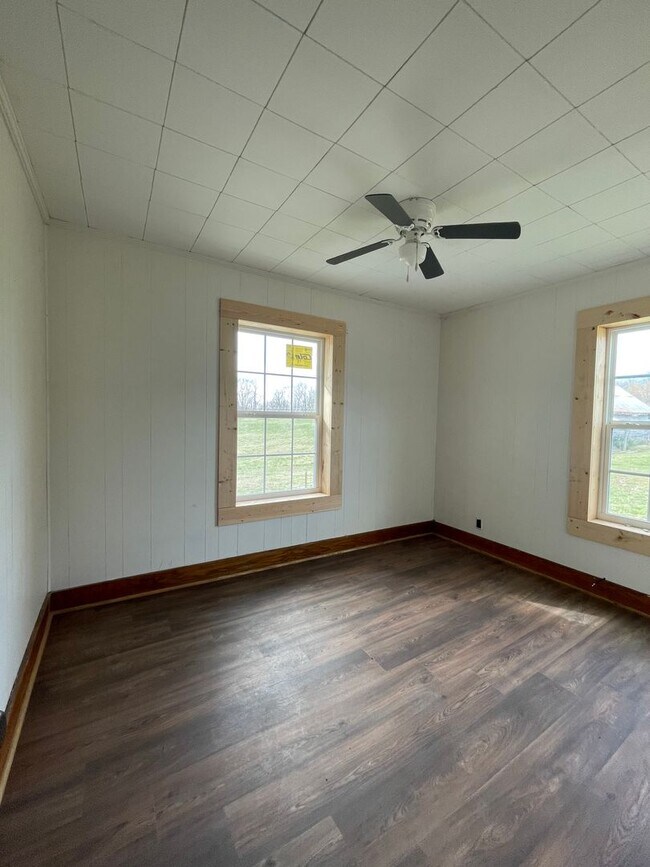 Building Photo - 555 Hopewell Rd