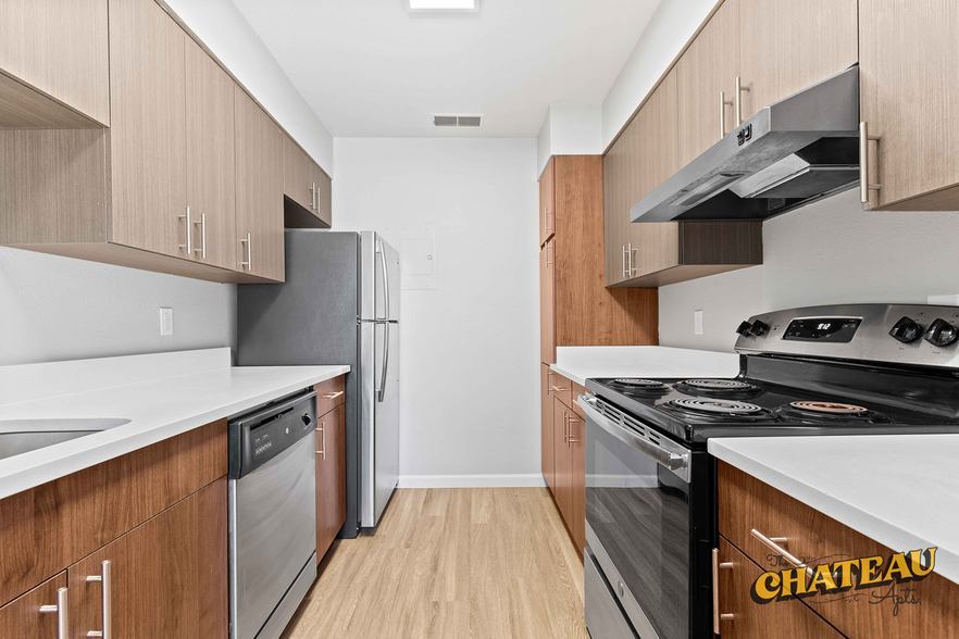 Gally Kitchen - Chateau Apartments