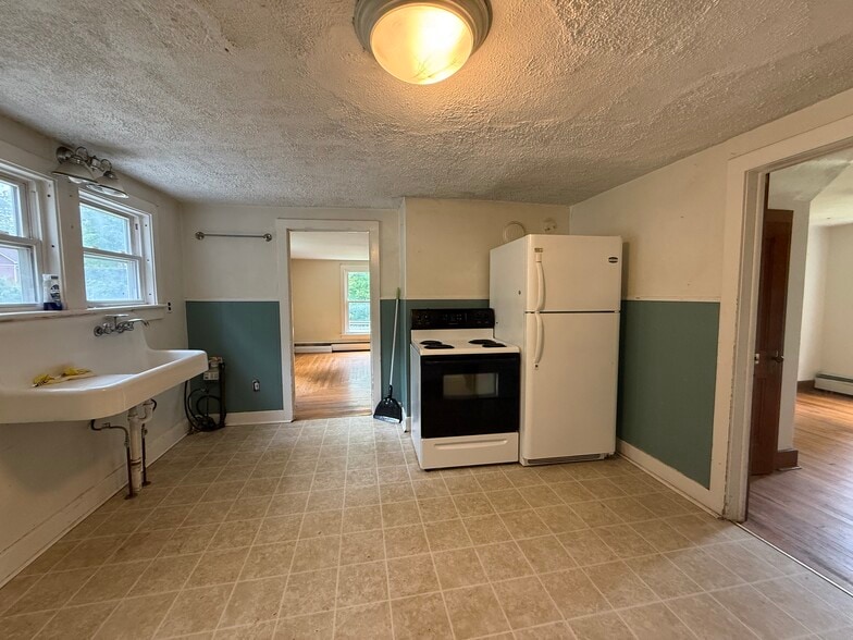 Building Photo - 2770 Slaterville Rd