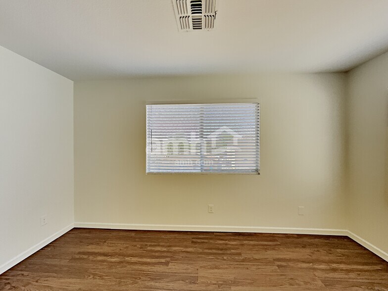 Building Photo - 40600 N Jay Ln