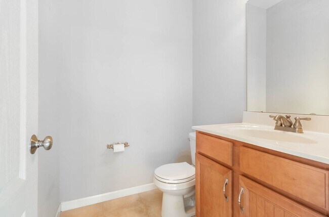 Building Photo - *UPCOMING* 3 Bedroom 2.5 Bath Town-Home Lo...