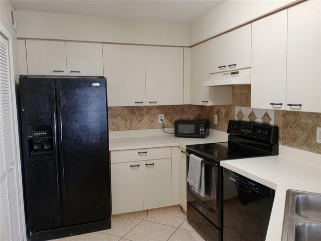 Building Photo - 2550 N Alafaya Trail