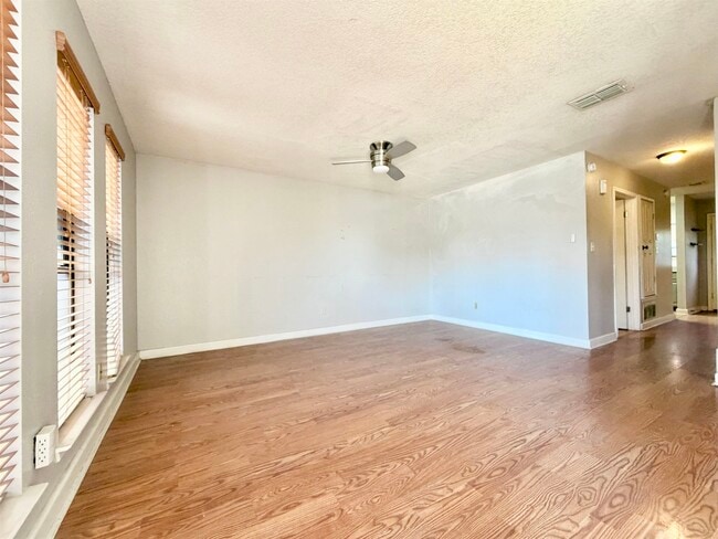 Building Photo - 101 W Del Mar Blvd