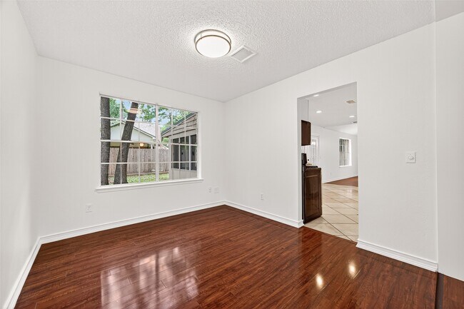 Building Photo - 42 Rockridge Dr