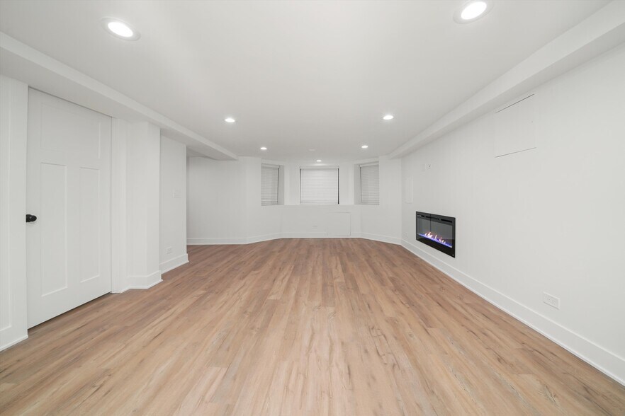 Building Photo - 2613 N Fairfield Ave