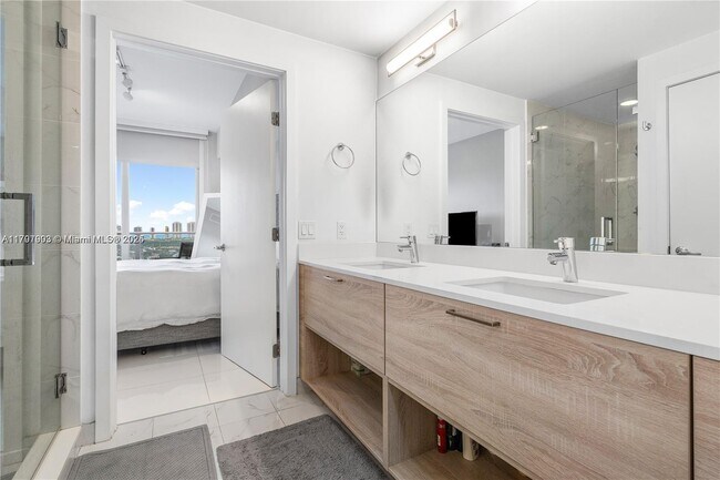 Building Photo - 16385 Biscayne Blvd
