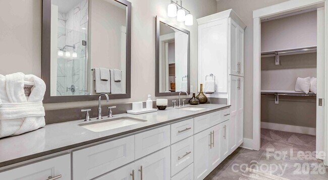 Building Photo - 2426 Vail Ave