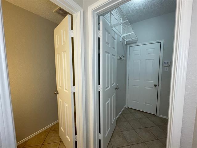 Building Photo - 2713 Chatsworth Dr