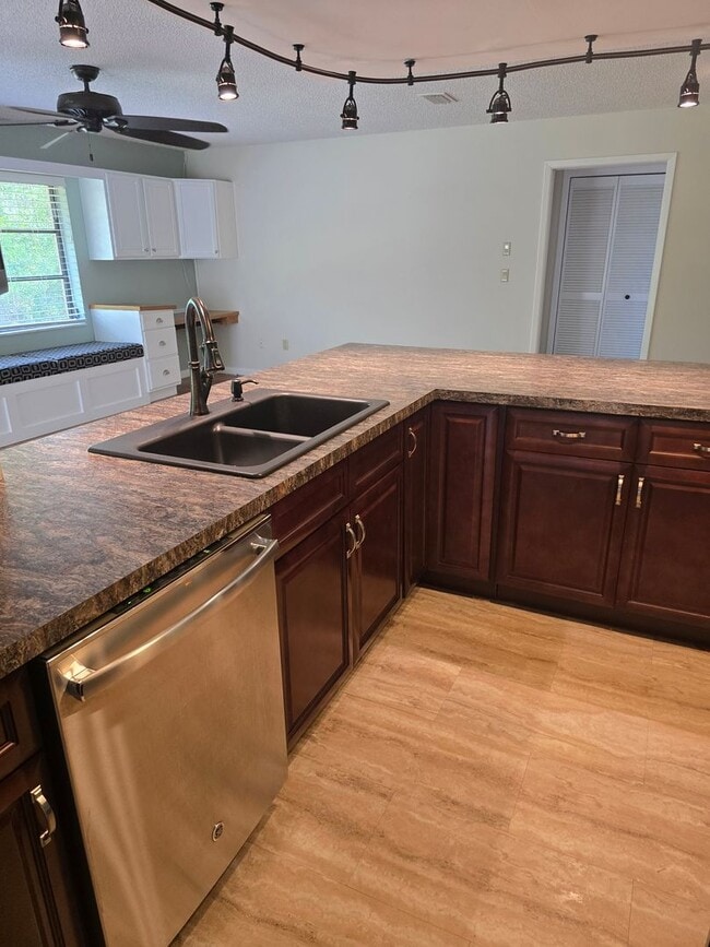 Building Photo - Gorgeous and Huge 2/2/2 in Sugarmill Woods!!!