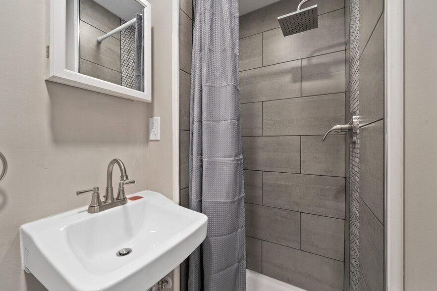 Building Photo - 741 Sullivant Ave