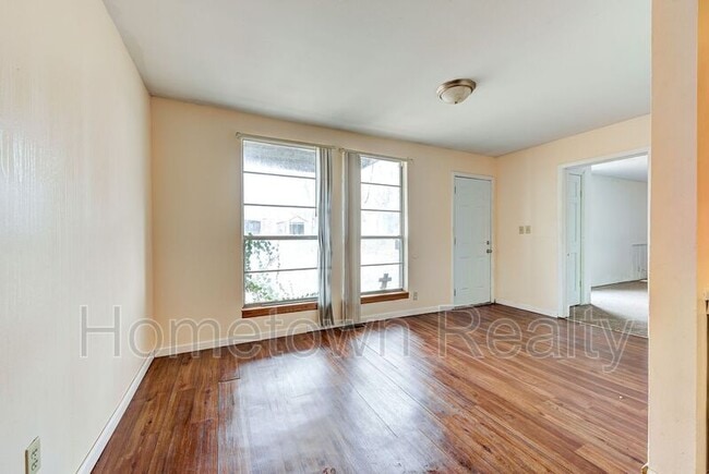 Building Photo - 2200 N St Luke Ave