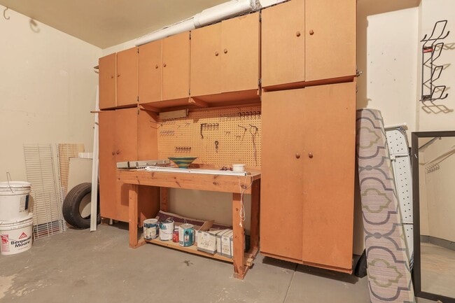 Building Photo - 5399 Thornburg Ct