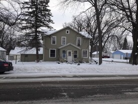 Building Photo - 1406 11th St E