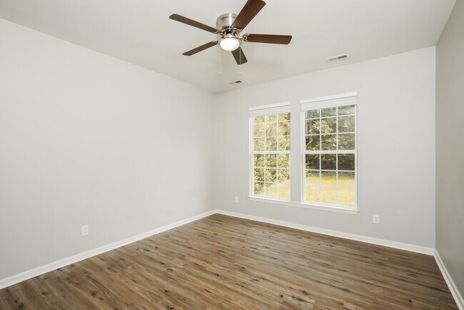Building Photo - 802 Shefford Town Dr