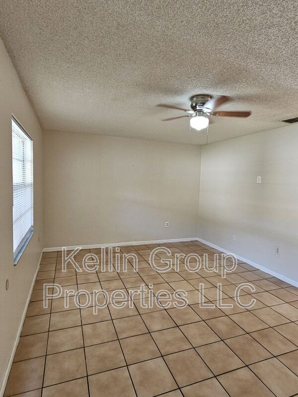 Building Photo - 2351 Chestnut Hills Dr