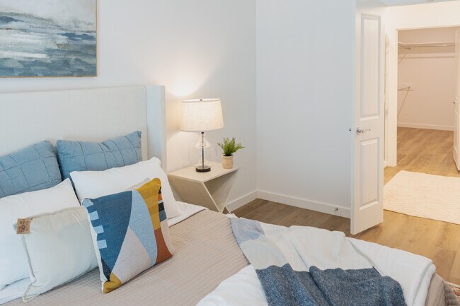 Comfy and cozy! - 3723 116th St