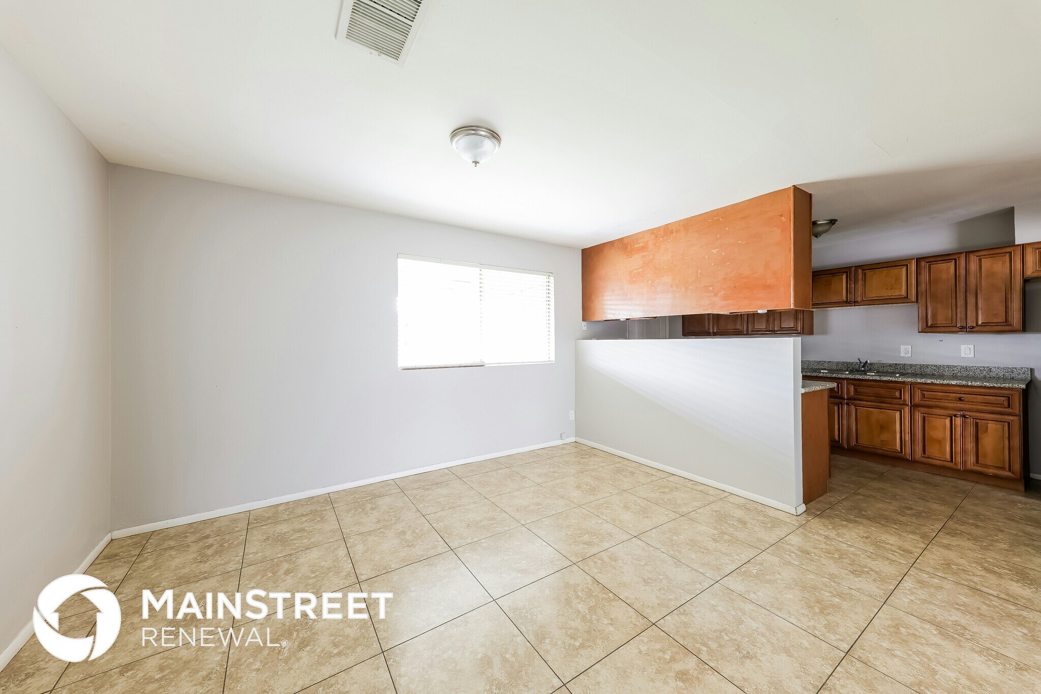 Building Photo - 3807 W Solar Dr