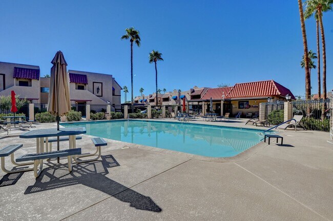 Building Photo - Clean and Ready to Move-in