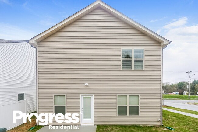 Building Photo - 9235 Treyburn Dr