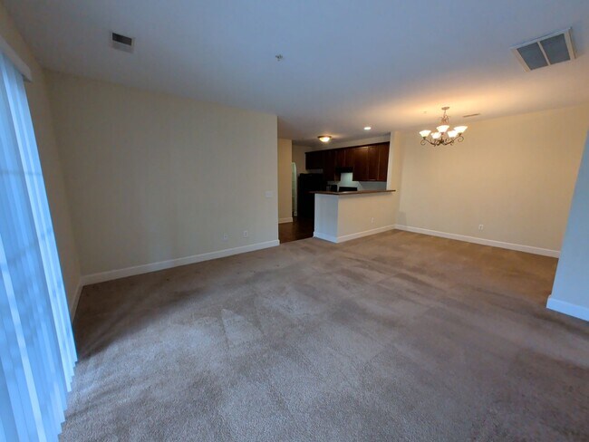 Building Photo - 2-Bed/2-Bath condo in Lenox Village.